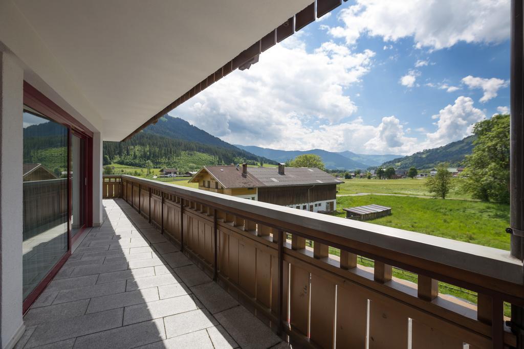Apartmenthaus Brixen & Haus Central Brixen im Thale Rum bild